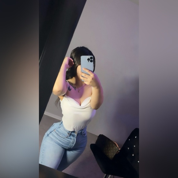 Meet your Posher, Jessica - Picture 1 of 1